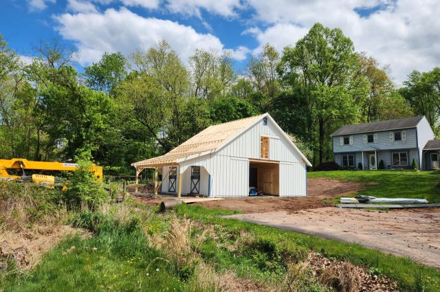 Load image into Gallery viewer, High Profile Center Aisle Horse Barn
