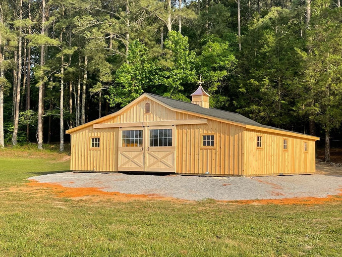 Low Profile Center Aisle Horse Barn