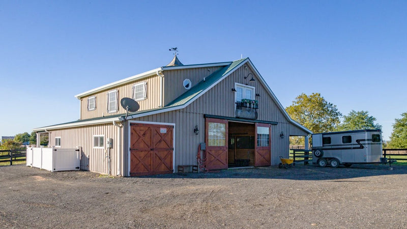 Load image into Gallery viewer, High Profile Center Aisle Horse Barn
